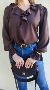 Bluzka w serek z falbanką przy dekolcie z długim rękawem czekoladowa