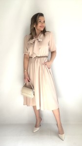 Sukienka rozkloszowana midi z krawatem na komunię chrzciny beżowa