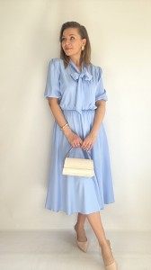 Sukienka rozkloszowana midi z krawatem na komunię chrzciny błękitna