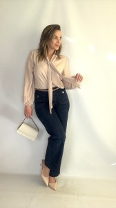 Bluzka z wiązaniem przy dekolcie beżowa