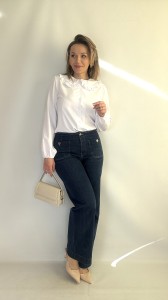 Koszula Damska z ozdobnym kołnierzykiem na guziki biała