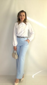 Koszula Damska z ozdobnym kołnierzykiem na guziki biała