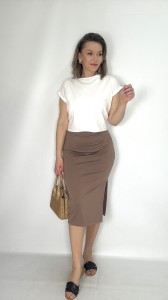 Spódnica ołówkowa dzianinowa z rozcięciem cappuccino