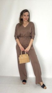 Bluzka damska dzianinowa w serek z wiązaniem carmelowa