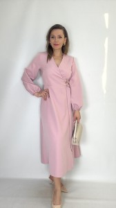 Elegancka Sukienka midi kopertowa z wiązaniem puder róż